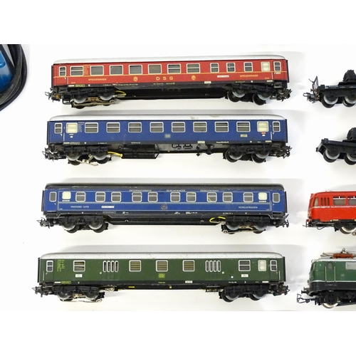 852 - Toys - Model Train / Railway Interest : A large quantity of Marklin railway items to include electri... 