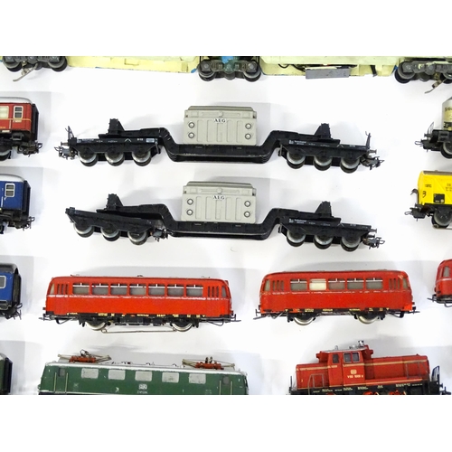 852 - Toys - Model Train / Railway Interest : A large quantity of Marklin railway items to include electri... 