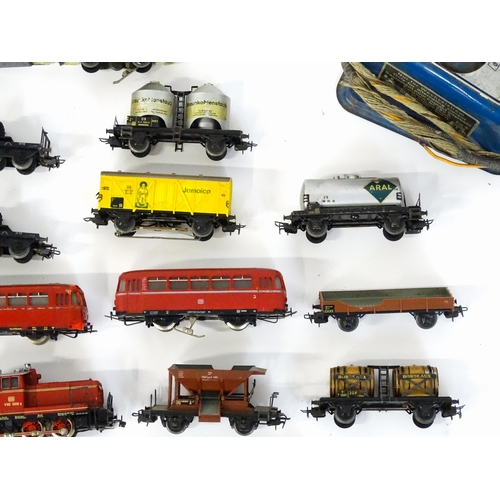 852 - Toys - Model Train / Railway Interest : A large quantity of Marklin railway items to include electri... 