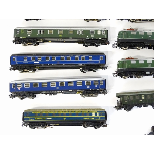 852 - Toys - Model Train / Railway Interest : A large quantity of Marklin railway items to include electri... 