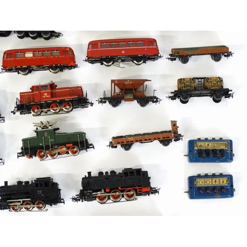 852 - Toys - Model Train / Railway Interest : A large quantity of Marklin railway items to include electri... 