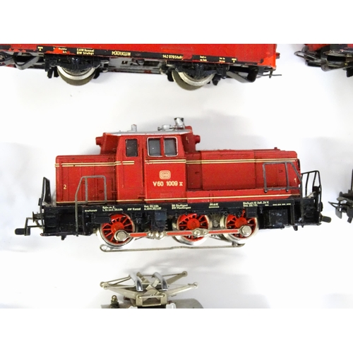 852 - Toys - Model Train / Railway Interest : A large quantity of Marklin railway items to include electri... 