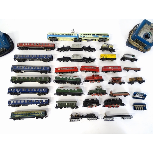 852 - Toys - Model Train / Railway Interest : A large quantity of Marklin railway items to include electri... 