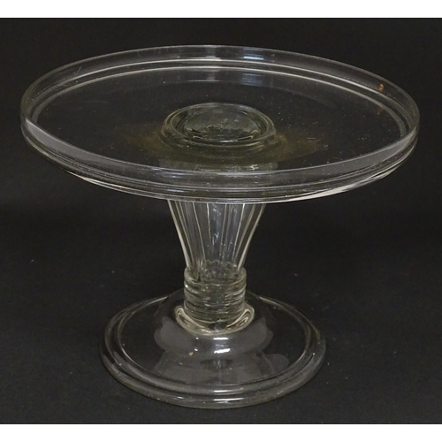 259 - A 20thC glass pedestal cake stand / tazza. Approx. 5 1/4