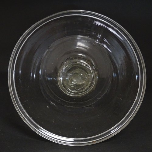 259 - A 20thC glass pedestal cake stand / tazza. Approx. 5 1/4