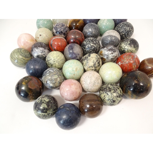 1068 - Natural History / Geology Interest: A quantity of polished hardstone specimen spheres, examples to i... 