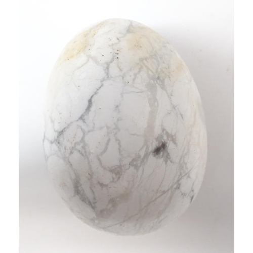 1069 - Natural History / Geology Interest: A quantity of polished hardstone specimen eggs, examples to incl... 