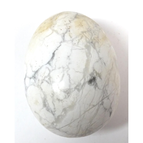 1069 - Natural History / Geology Interest: A quantity of polished hardstone specimen eggs, examples to incl... 