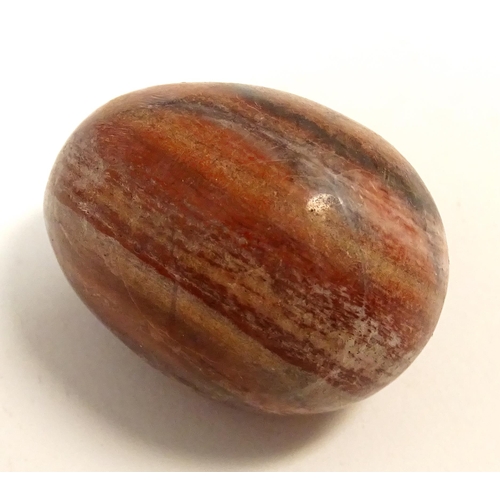 1073 - Natural History / Geology Interest: A large quantity of small polished hardstone specimen eggs, exam... 