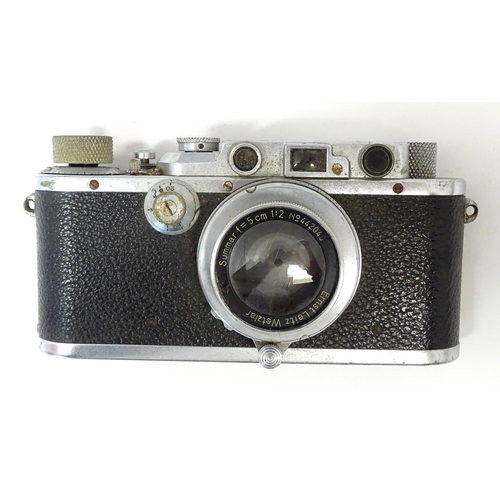 1186 - A Leica III RF 35mm film camera together with a Cabin 35mm Slide Projector, a Lecia Brightline Viewf... 