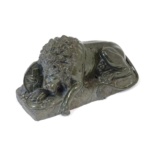 1219 - An Italian carved serpentine marble model of the Lion of Lucerne after Bertel Thorvaldsen. Approx. 1... 