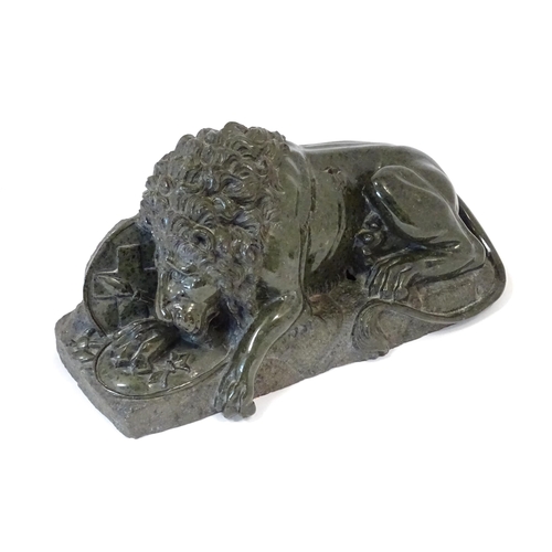 1219 - An Italian carved serpentine marble model of the Lion of Lucerne after Bertel Thorvaldsen. Approx. 1... 