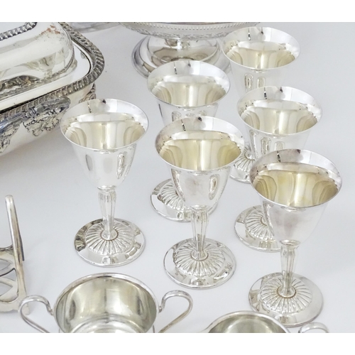 578 - A quantity of silver plated wares to include entree dishes, chafing dish, goblets, photographs frame... 