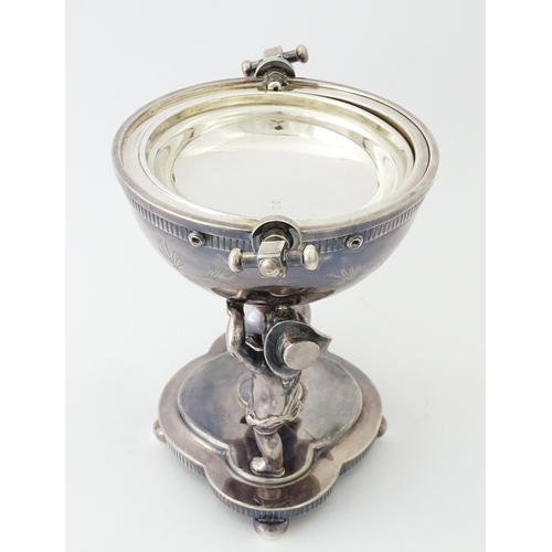 587 - An American silver plate serving dish with figural detail, maker Reed & Barton. Approx. 9 1/2