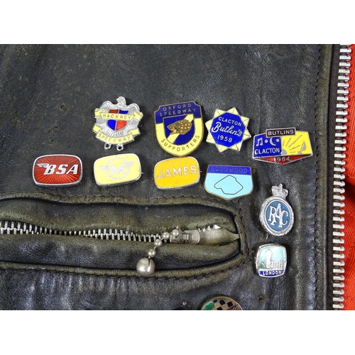 1287 - Vintage fashion / clothing: A vintage black leather biker jacket with a quantity of collectors badge... 