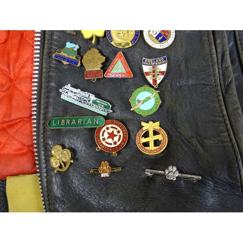 1287 - Vintage fashion / clothing: A vintage black leather biker jacket with a quantity of collectors badge... 