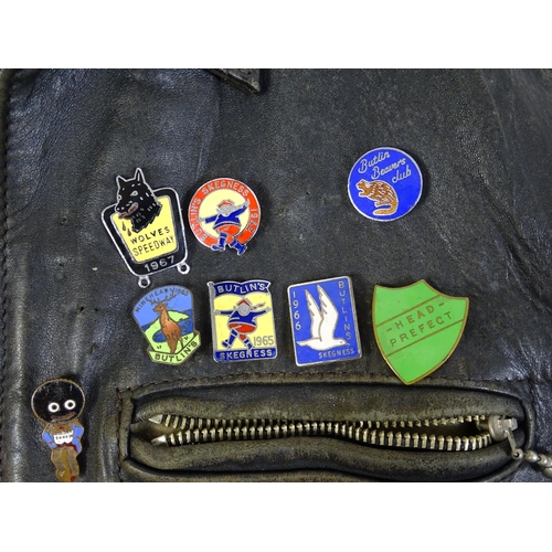 1287 - Vintage fashion / clothing: A vintage black leather biker jacket with a quantity of collectors badge... 