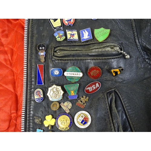 1287 - Vintage fashion / clothing: A vintage black leather biker jacket with a quantity of collectors badge... 