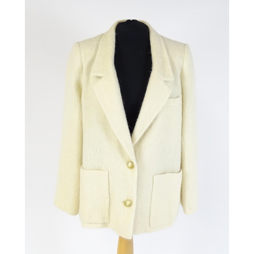 1296 - Vintage fashion / clothing: A Christian Dior Tricots et Coordonnes cream wool and alpaca jacket. Che... 