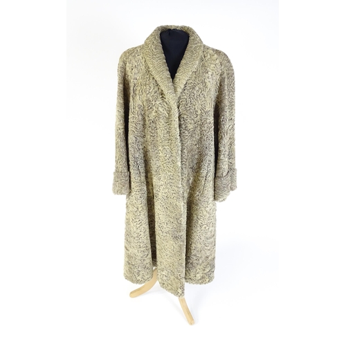 1300 - Vintage fashion / clothing: A mid length blonde Persian lamb fur coat by Barone, Parma. Chest approx... 