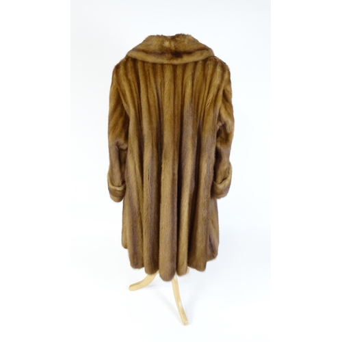 1301 - Vintage fashion / clothing: A vintage fur coat from Barone, Parma. Chest approx. 48