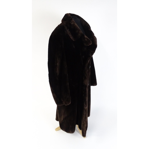 1303 - Vintage fashion / clothing: A dark brown full length fur coat by Barone, Parma. Chest approx. 44