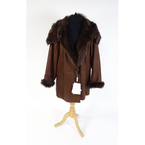 1306 - Vintage fashion / clothing: A MaxMara brown lamb leather jacket with fur lining, collar and cuffs. M... 