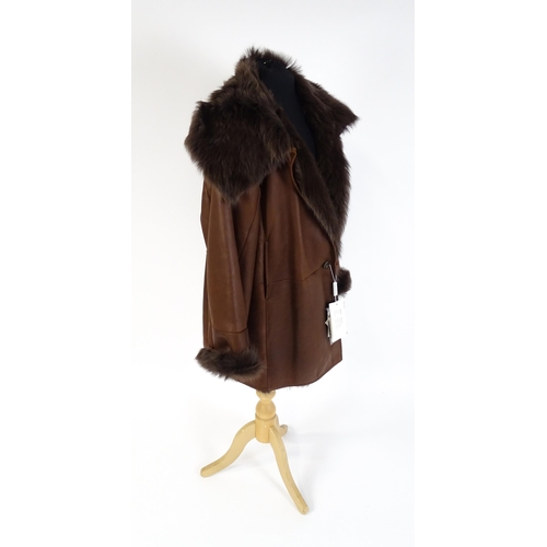 1306 - Vintage fashion / clothing: A MaxMara brown lamb leather jacket with fur lining, collar and cuffs. M... 