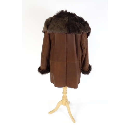 1306 - Vintage fashion / clothing: A MaxMara brown lamb leather jacket with fur lining, collar and cuffs. M... 