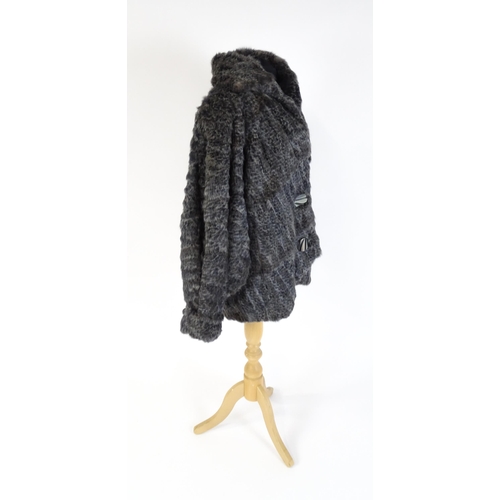 1308 - Vintage fashion / clothing: A short length vintage fur coat by Barone, Parma. Chest approx. 42