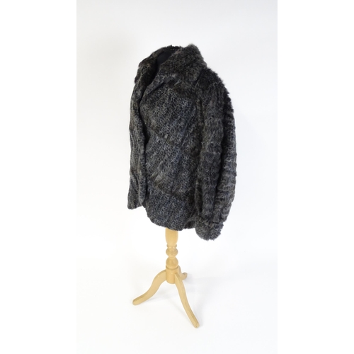 1308 - Vintage fashion / clothing: A short length vintage fur coat by Barone, Parma. Chest approx. 42