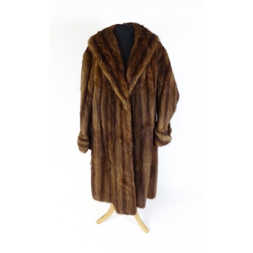 1312 - Vintage fashion / clothing: A mid length fur coat by De Bella. Bust approx. 44