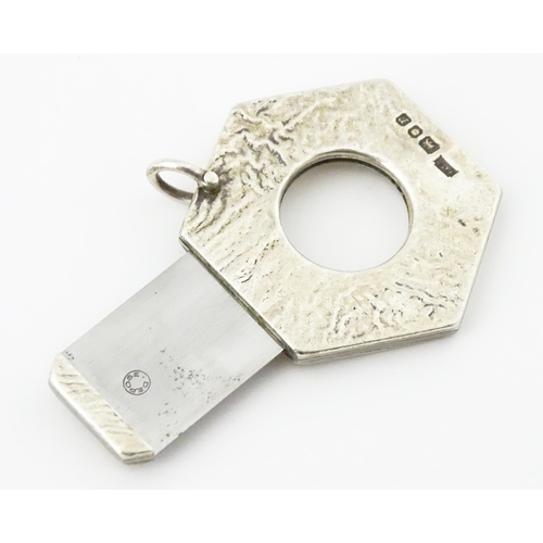 286 - A silver cigar cutter of hexagonal pendant form, hallmarked London 1972, maker Ramsdon and Roed. App... 