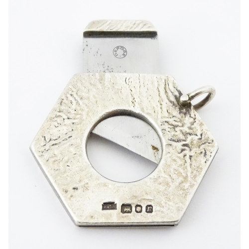 286 - A silver cigar cutter of hexagonal pendant form, hallmarked London 1972, maker Ramsdon and Roed. App... 