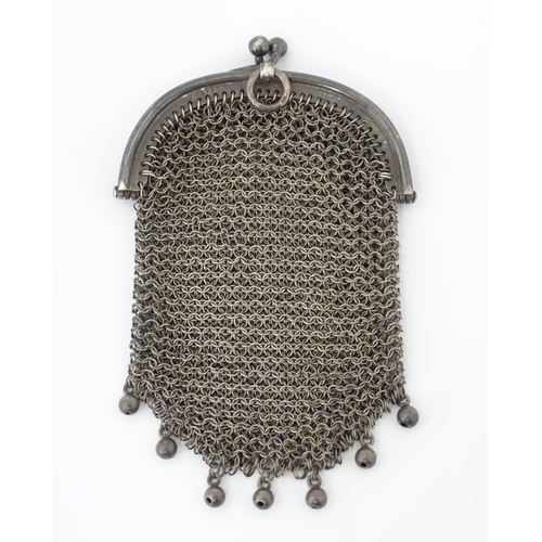 300 - A silver two sectional purse of mesh form bearing import marks for London 1915. Approx. 3 1/4