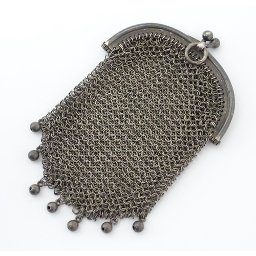 300 - A silver two sectional purse of mesh form bearing import marks for London 1915. Approx. 3 1/4