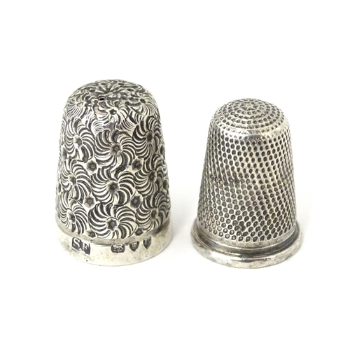 304 - A Victorian silver thimble hallmarked London 1891, maker Samuel Foskett. Together with a silver plat... 