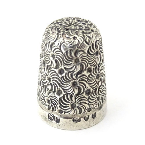 304 - A Victorian silver thimble hallmarked London 1891, maker Samuel Foskett. Together with a silver plat... 