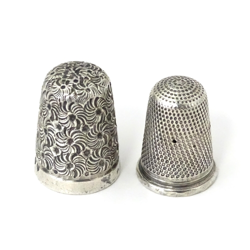 304 - A Victorian silver thimble hallmarked London 1891, maker Samuel Foskett. Together with a silver plat... 