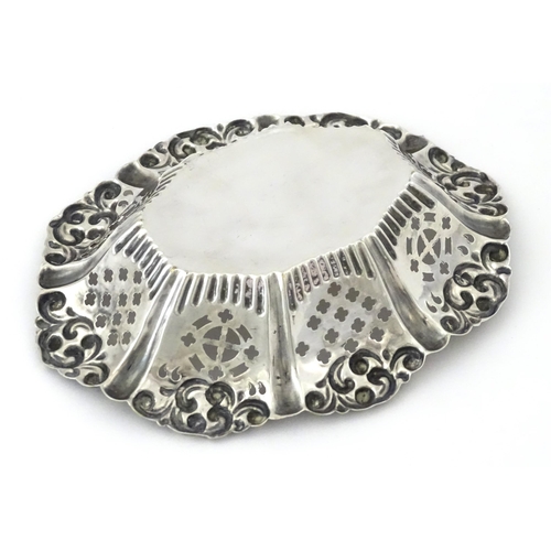 311 - A white metal bon bon dish with pierced and embossed decoration. Approx. 5 1/4