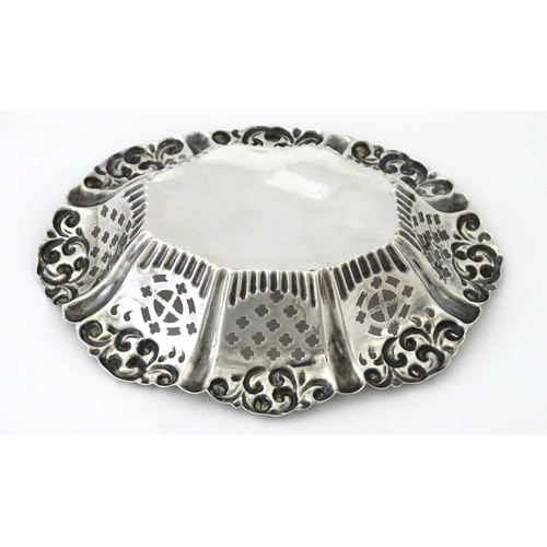 311 - A white metal bon bon dish with pierced and embossed decoration. Approx. 5 1/4