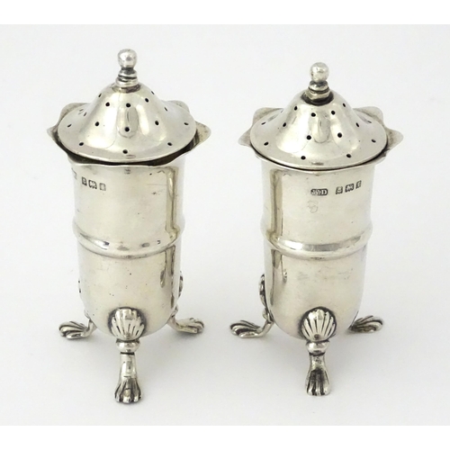 316 - A pair of silver pepperettes hallmarked Birmingham 1905, maker William Devenport. Approx. 3 1/4