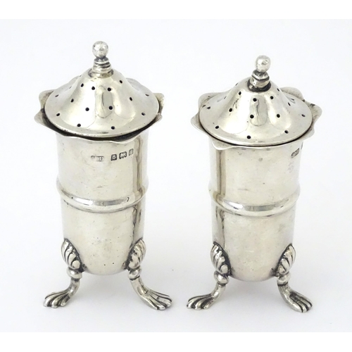 316 - A pair of silver pepperettes hallmarked Birmingham 1905, maker William Devenport. Approx. 3 1/4