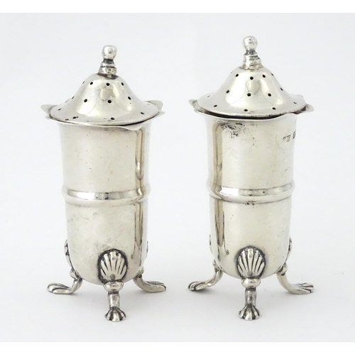 316 - A pair of silver pepperettes hallmarked Birmingham 1905, maker William Devenport. Approx. 3 1/4