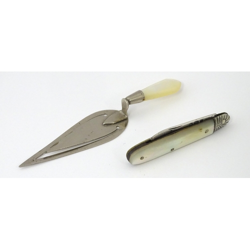 317 - A Victorian silver folding fruit knife with mother of pearl handle, hallmarked Sheffield 1896, maker... 