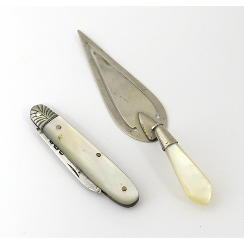 317 - A Victorian silver folding fruit knife with mother of pearl handle, hallmarked Sheffield 1896, maker... 