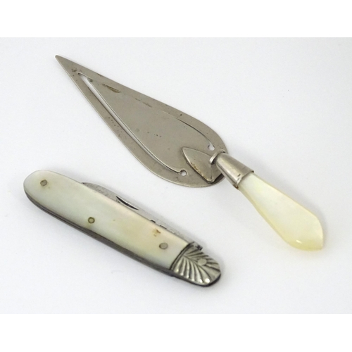 317 - A Victorian silver folding fruit knife with mother of pearl handle, hallmarked Sheffield 1896, maker... 