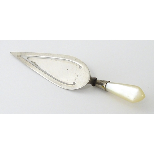 317 - A Victorian silver folding fruit knife with mother of pearl handle, hallmarked Sheffield 1896, maker... 