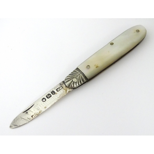 317 - A Victorian silver folding fruit knife with mother of pearl handle, hallmarked Sheffield 1896, maker... 