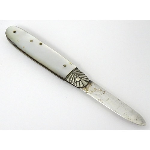 317 - A Victorian silver folding fruit knife with mother of pearl handle, hallmarked Sheffield 1896, maker... 